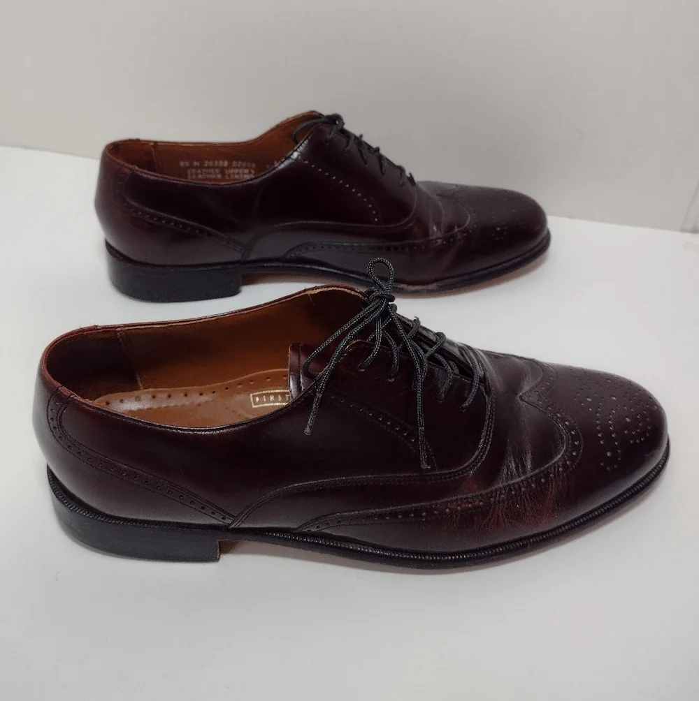 Bostonian Dark Brown Leather Oxfords Size (9.1/2)